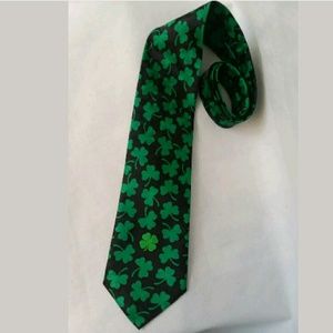 Vintage Walnut Ridge Mens Tossed Shamrocks Black Neck Tie Green Irish